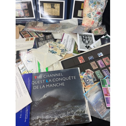 207 - Large stamp collection, many high values, mostly British commonwealth, includes worldwide. Display c... 