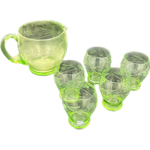 131 - Selection of five matching green uranium glasses and a matching jug