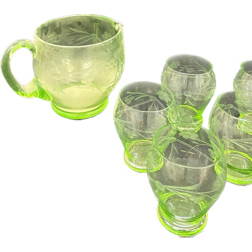 131 - Selection of five matching green uranium glasses and a matching jug