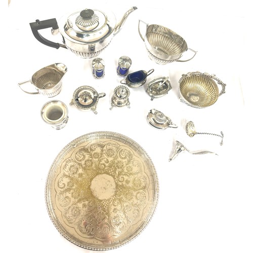 129 - Selection of silver plated items includes pepper pots etc