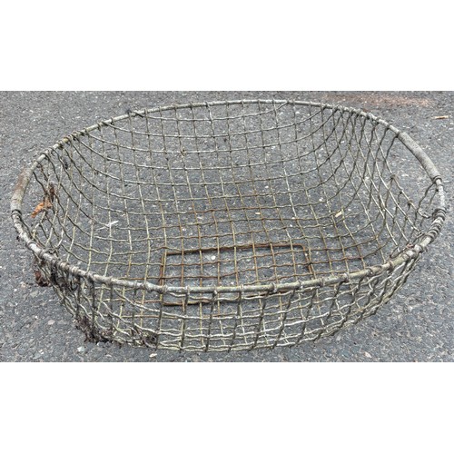 101F - Vintage wire potato basket, approximate measurements 7 x 22 x 19 inches