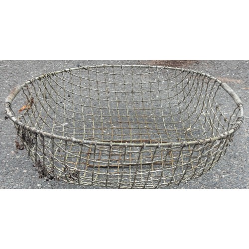 101F - Vintage wire potato basket, approximate measurements 7 x 22 x 19 inches