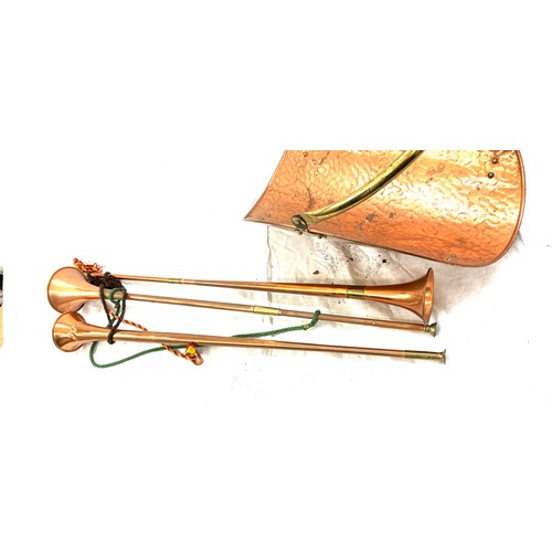 209 - Selection of copper items to include a log basket and a selection of horns