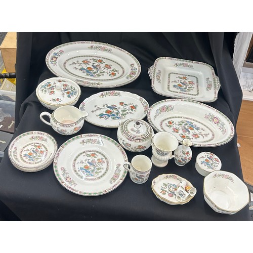 133 - Selection of vintage Wedgwood Kutani Crane pattern items to include meat plates, gravy jug, dishes e... 