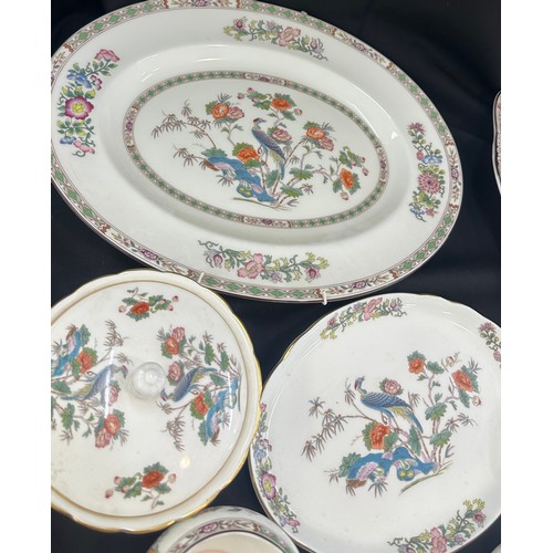 133 - Selection of vintage Wedgwood Kutani Crane pattern items to include meat plates, gravy jug, dishes e... 