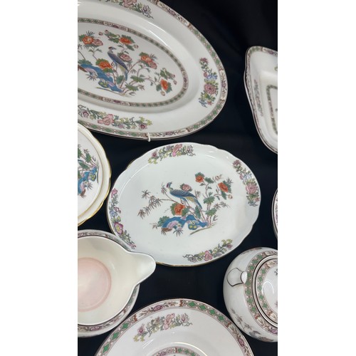 133 - Selection of vintage Wedgwood Kutani Crane pattern items to include meat plates, gravy jug, dishes e... 