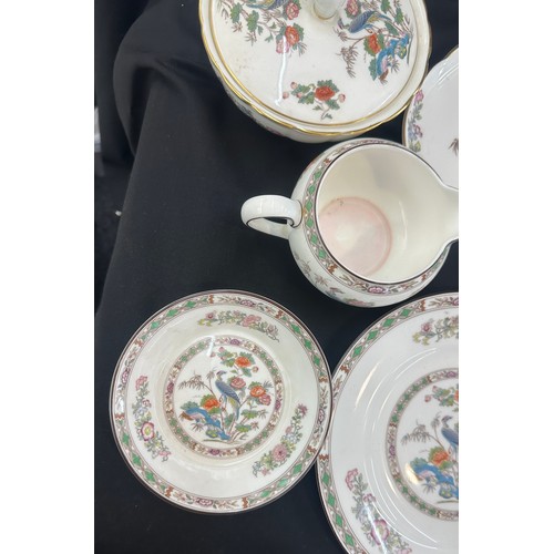 133 - Selection of vintage Wedgwood Kutani Crane pattern items to include meat plates, gravy jug, dishes e... 
