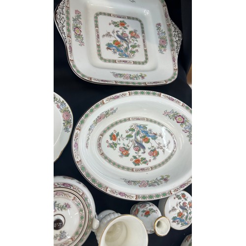 133 - Selection of vintage Wedgwood Kutani Crane pattern items to include meat plates, gravy jug, dishes e... 