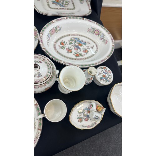 133 - Selection of vintage Wedgwood Kutani Crane pattern items to include meat plates, gravy jug, dishes e... 