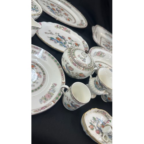 133 - Selection of vintage Wedgwood Kutani Crane pattern items to include meat plates, gravy jug, dishes e... 
