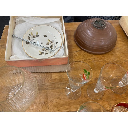134 - Selection of miscellaneous to include sherry glasses, Royal Doulton porcelain items, etc