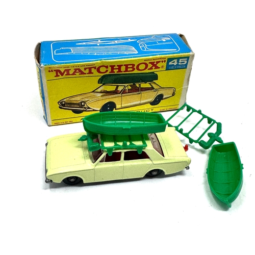 359 - Matchbox 45 Lesney Ford Corsair & Boat vehicle is looks in original condition