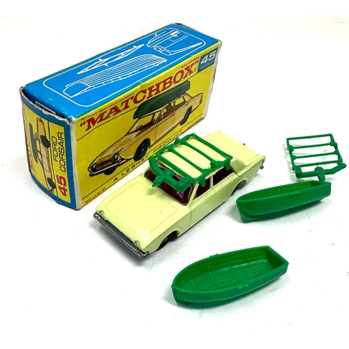359 - Matchbox 45 Lesney Ford Corsair & Boat vehicle is looks in original condition