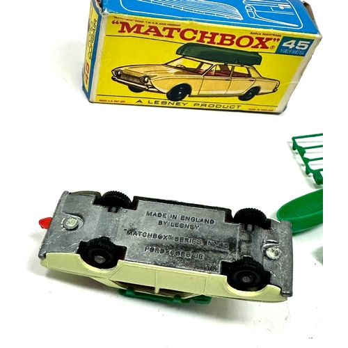 359 - Matchbox 45 Lesney Ford Corsair & Boat vehicle is looks in original condition
