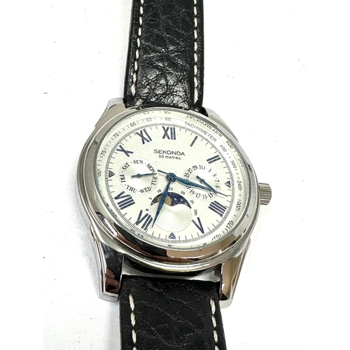 347 - Gents Sekonda moon phase wristwatch the watch is ticking