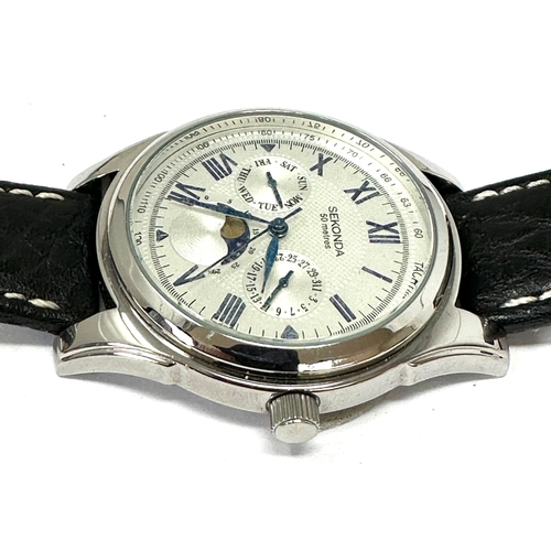 347 - Gents Sekonda moon phase wristwatch the watch is ticking