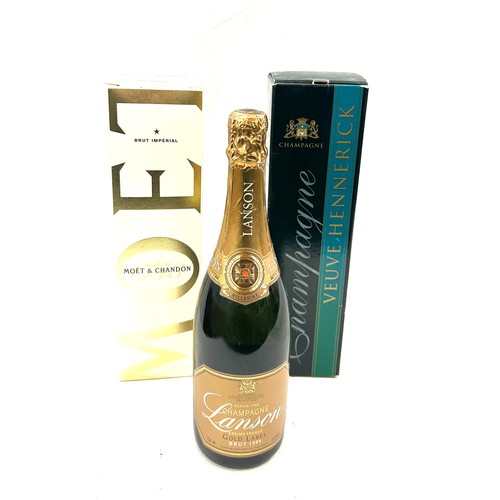 619 - Selection of Champagne to include Brut Imperial Moet and Chandon in original box and Vueve Hennerick... 
