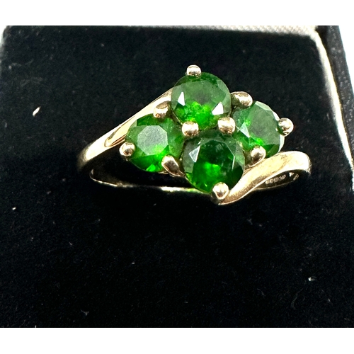 234 - 9ct gold green diopside set ring weight 2.9g