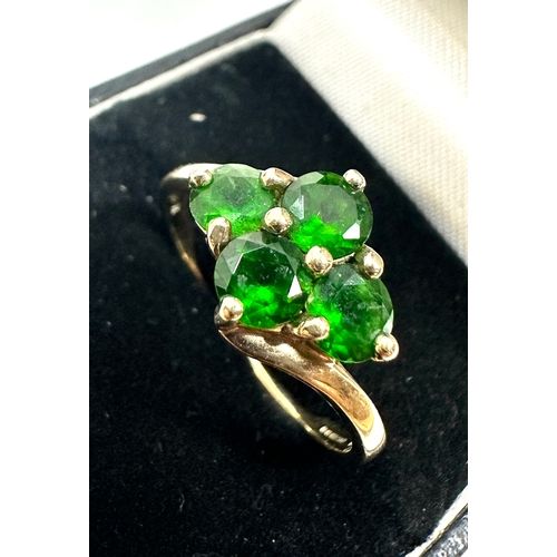 234 - 9ct gold green diopside set ring weight 2.9g
