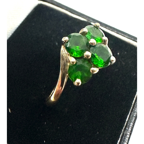 234 - 9ct gold green diopside set ring weight 2.9g