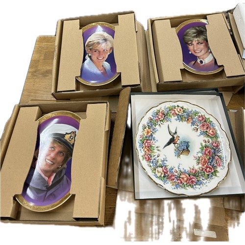 134 - Selection of vintage collectors plates to include Davenport, Royal Doulton etc