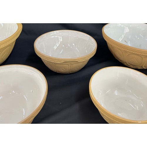 121 - Selection of vintage ceramic graduated mixing bowls