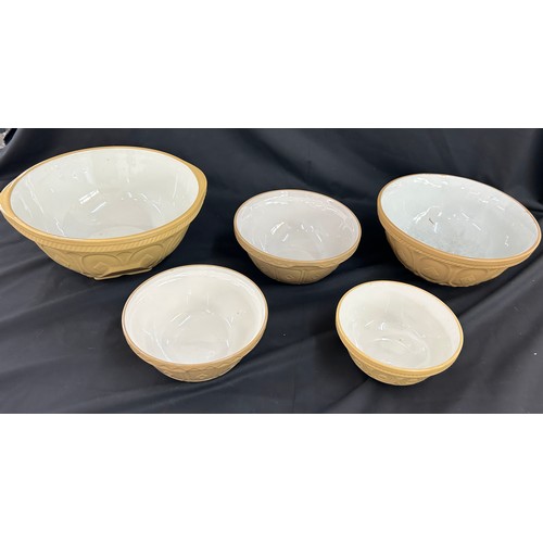 121 - Selection of vintage ceramic graduated mixing bowls