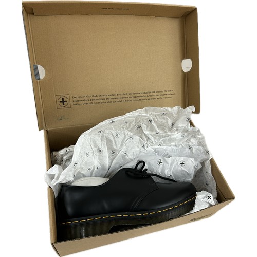 99 - Pair of brand new in original box Dr Martens smoother leather Oxford shoes size 8, with a brand new ... 