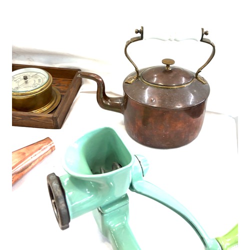 141 - Selection of metalware to include brass and copper ware to include kettles, barometer, enamel mincer... 