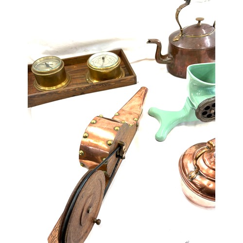 141 - Selection of metalware to include brass and copper ware to include kettles, barometer, enamel mincer... 