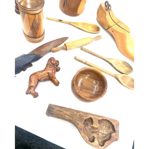 66 - Selection of wooden tureen items to include olive wood, boxes, spoons, bowls, etc