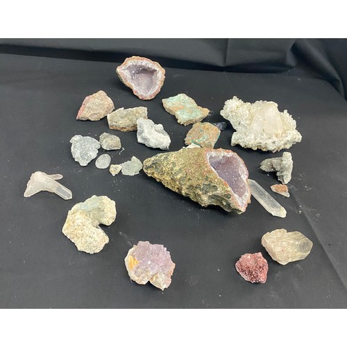 71 - Selection of crystal items