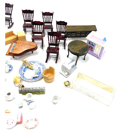 101 - Selection of vintage dolls house furniture