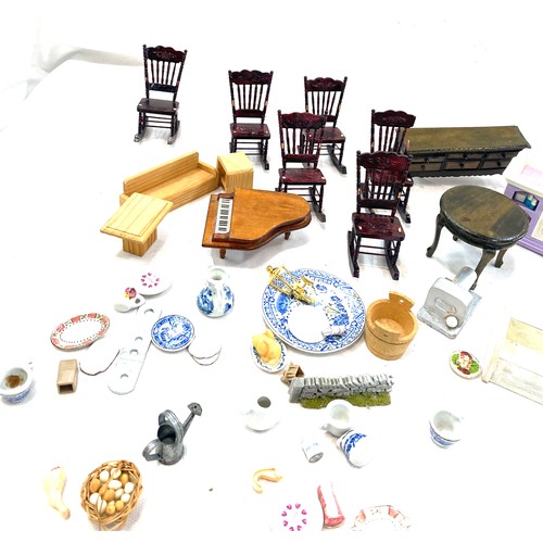 101 - Selection of vintage dolls house furniture