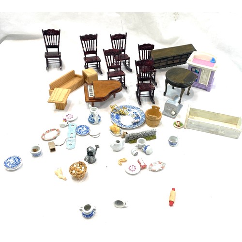 101 - Selection of vintage dolls house furniture