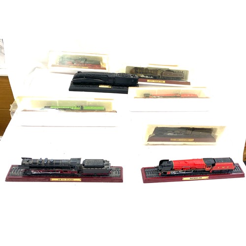 80 - Selection of vintage train carriages and engine models