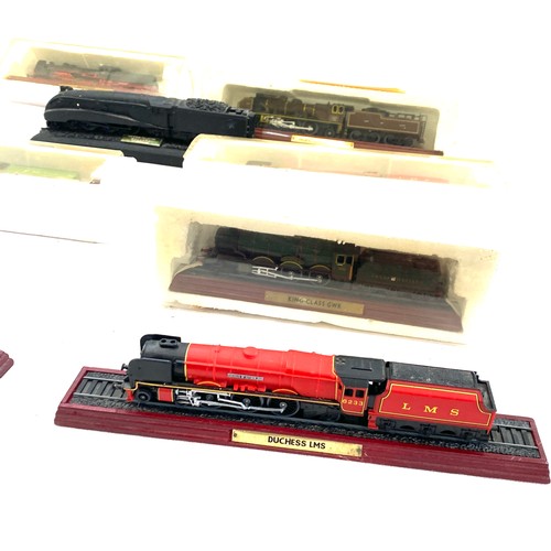 80 - Selection of vintage train carriages and engine models
