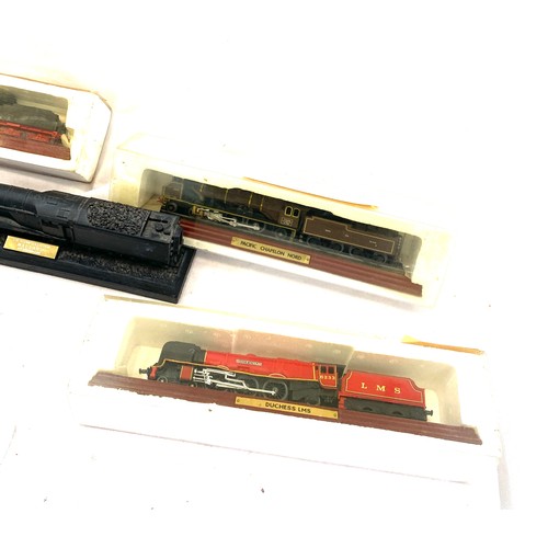 80 - Selection of vintage train carriages and engine models