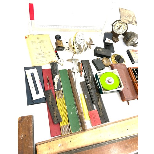 142 - Large selection of vintage measuring tools