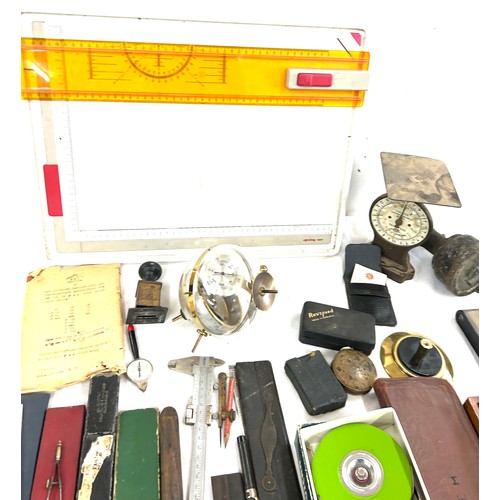 142 - Large selection of vintage measuring tools