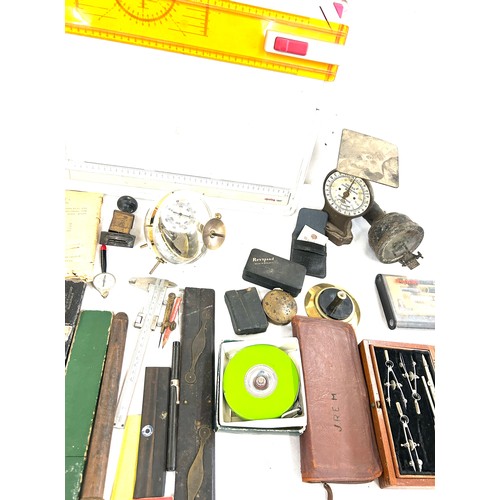142 - Large selection of vintage measuring tools
