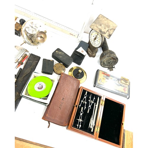142 - Large selection of vintage measuring tools