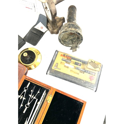 142 - Large selection of vintage measuring tools