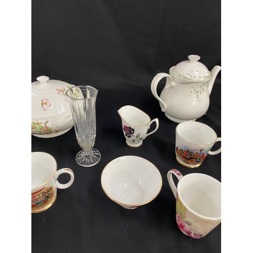 126 - selection of miscellaneous pottery includes Royal Doulton, Royal Albert, Royal Grafton etc