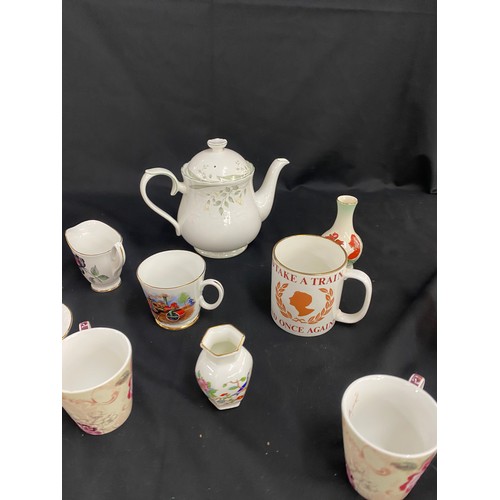 126 - selection of miscellaneous pottery includes Royal Doulton, Royal Albert, Royal Grafton etc