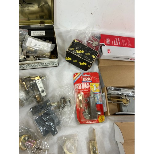 140 - 14 pad locks all with keys and a job lot of door locks