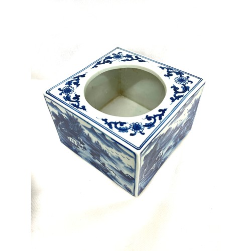 Chinese blue and white porcelain brush pot, 6 character mark to base ...
