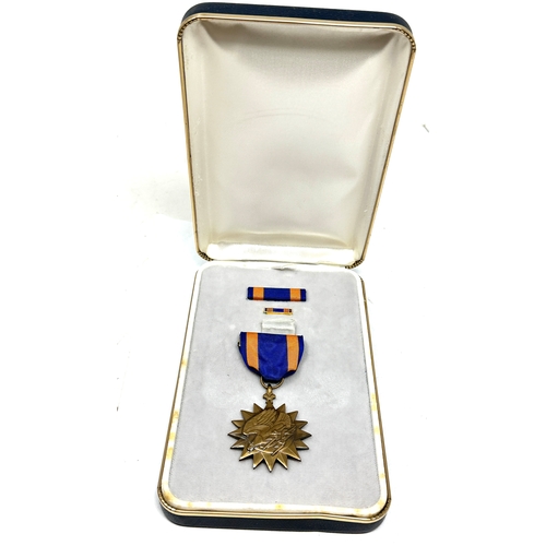 362 - Original Boxed United States Air Medal. 
The military decoration was established on May 11, 1942, by... 