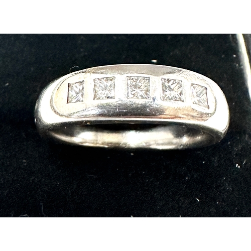 251 - 18ct white gold diamond ring weight 9.9 g