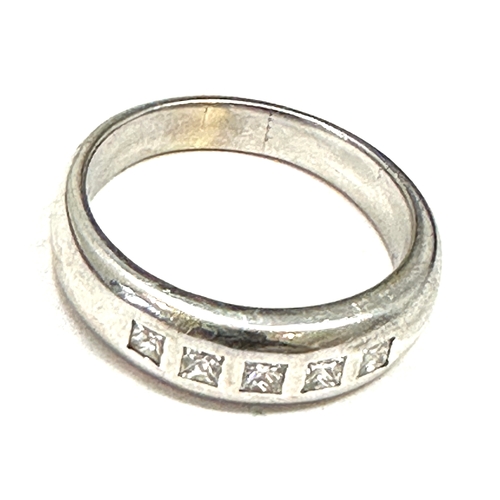 251 - 18ct white gold diamond ring weight 9.9 g